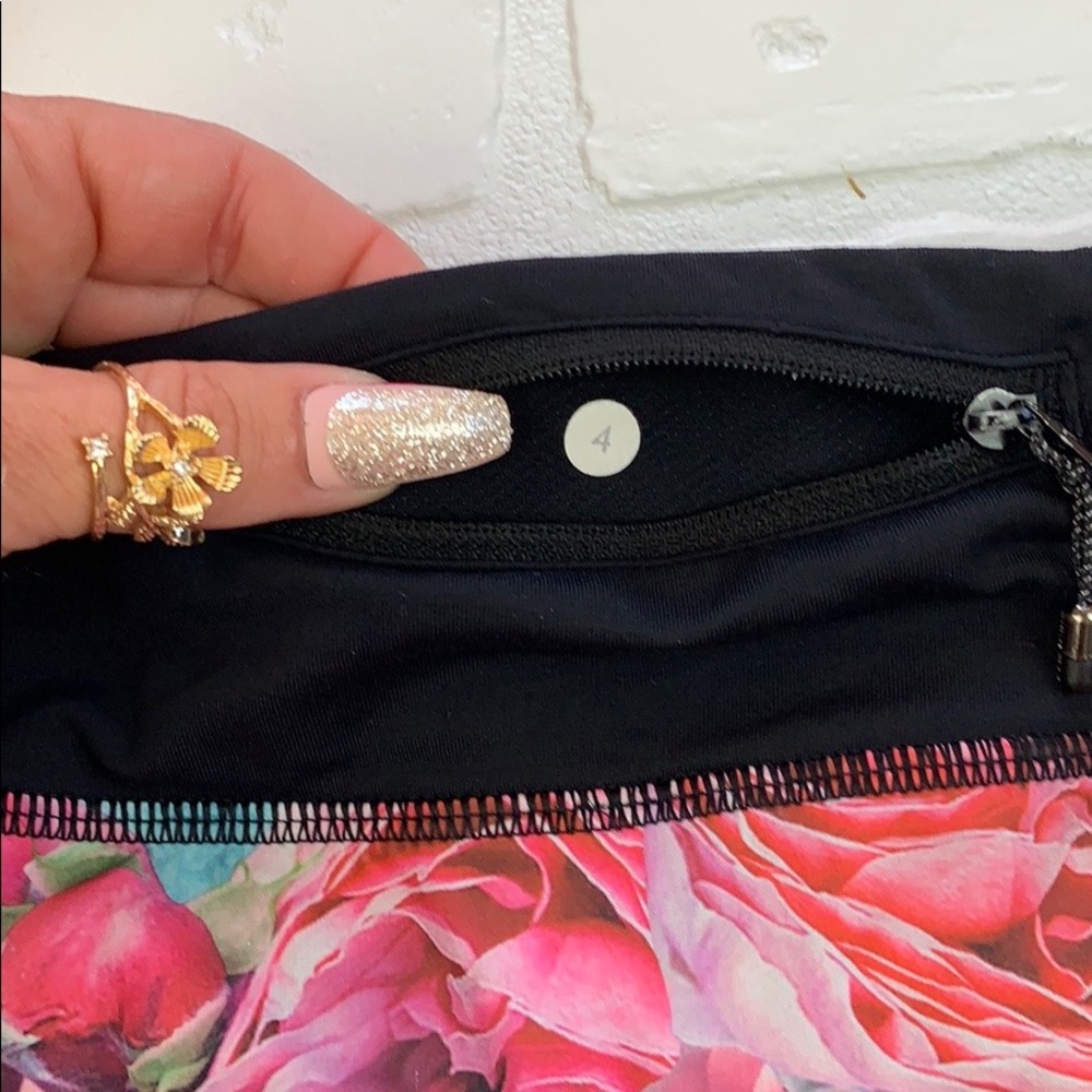 🍋Lululemon Speed Short! - Picture 4 of 8